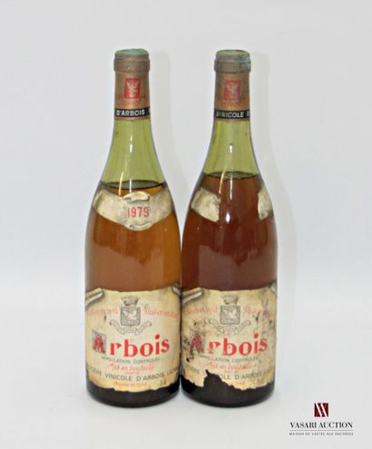 null 2 bottles ARBOIS mise Fruitière Vinicole d'Arbois 1979
	Faded and stained (1...
