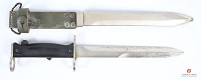 null Bayonet of MAS 49-56, model for the flag guard, chrome blade, black plastic...