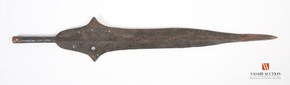 null Pointe de lance, 65 cm, fer forgé, usure, oxydation, Afrique fin XIXème 

