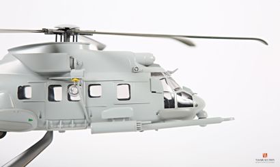 null Maquette officielle EUROCOPTER de l'hélicoptère EC 225, modèle des Forces spéciales...