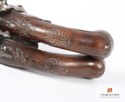 null Pair of flintlock pistols, lock and hammer bordered with a net, round trigger...