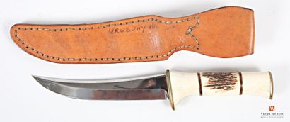 null Couteau de chasse, lame légèrement courbe de 15,5 cm, poignée en bois de cervidé,...