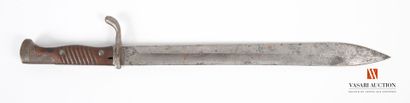 null German bayonet MAUSER model 98-05, carp tongue blade dated 15 under crown (1915)...