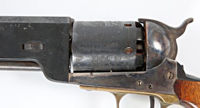 null Important revolver type Colt Dragoon, caliber 44, rifled barrel of 23 cm, engraved...