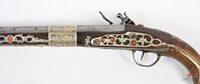 null Important flintlock pistol, barrel with sides then round of 42 cm, plate with...