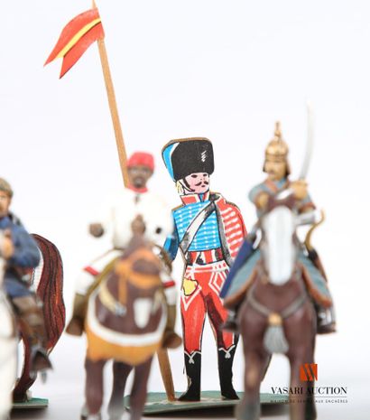 null Figurines militaires et divers : Grognard et Garde, bois polychrome 14 cm, on...