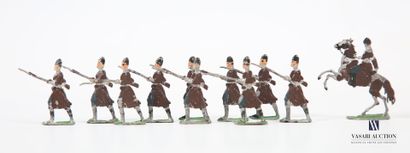null Treize figurines en étain : soldats autrichiens
(usures, déformations, accidents,...