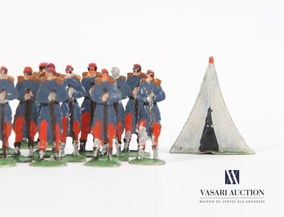 null Environ vingt-six figurines en étain : soldats français Première Guerre mondiale...