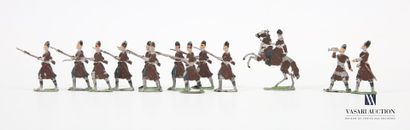 null Treize figurines en étain : soldats autrichiens
(usures, déformations, accidents,...