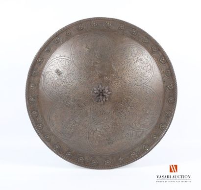 null Shield called Rondache diameter 60 cm, damascened iron with guilloche border...