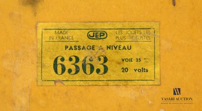 null JEP - FRANCE 
Passage à niveau en tôle lithographié - Réf 6363 dans sa boite...