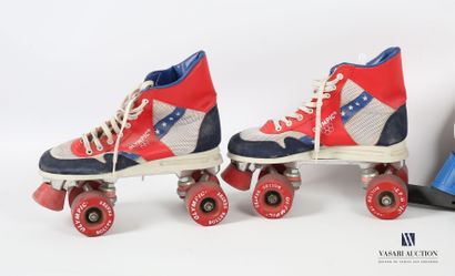 null Lot comprenant une paire de patins à roulettes de marque Olympic Roller Skates...