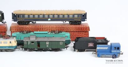 null Lot including: four PMP wagons (FR) - two Jouef SNCF wagons (FR) - one PMP SNCF...