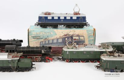 null MARKLIN (GER)
Lot including : a locomotive E41024 Ref 3034 in its original box...