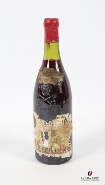 null 1 bouteille	CHATEAUNEUF DU PAPE mise Domaine de St Préfert		1981
	Et. tachée...