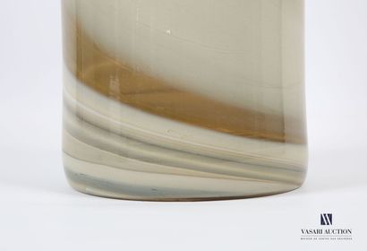 null Vase en verre de forme tubulaire à décor de stries traitées dans la masse en...