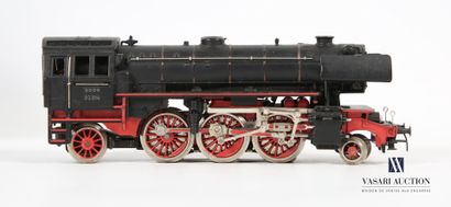 null MARKLIN (GER)
Lot including : a locomotive E41024 Ref 3034 in its original box...