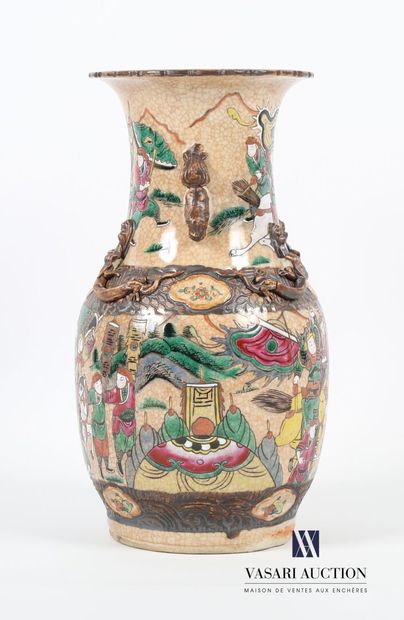 null CHINE - Canton
Vase de forme balustre en porcelaine à décor en émaux polychrome...