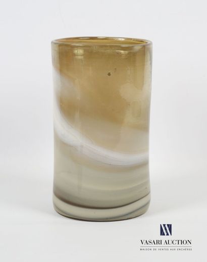 null Vase en verre de forme tubulaire à décor de stries traitées dans la masse en...