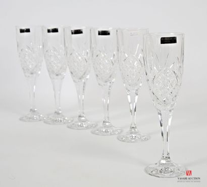 null SLOVAKIA - Poltar crystal
Suite of six champagne flutes in molded crystal with...