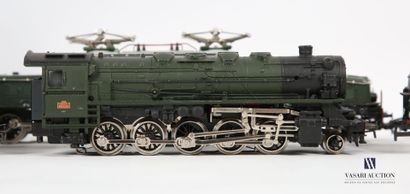 null MARKLIN (GER)
Lot including : a locomotive E41024 Ref 3034 in its original box...