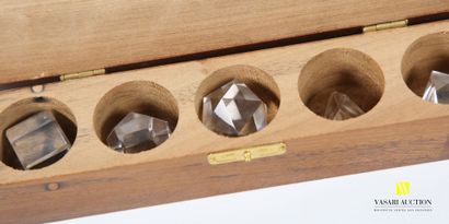 null Lot en cristal taillé comprenant un dodécagone (Haut. : 4,3 cm - nombreuses...
