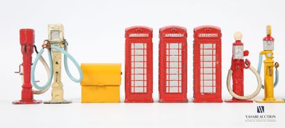 null DINKY TOYS 
Lot including: three English telephone booths (GB) - trio of pumps...