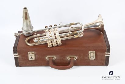 null WELTKLANG (GERMANY)
Silver plated metal trumpet with three valves, the keys...