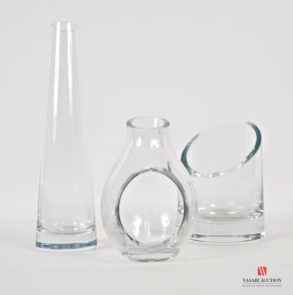 null Lot en verre comprenant un vase soliflore de forme tronconique (Haut. : 25 cm),...