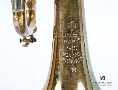 null COUESNON PARIS
Copper trumpet with three valves, the keys decorated with mother-of-pearl...
