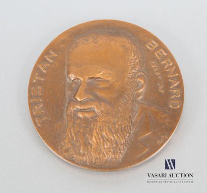 null SAVIN Maurice (1894-1973) d'après
TRISTAN BERNARD
Médaille en bronze figurant...