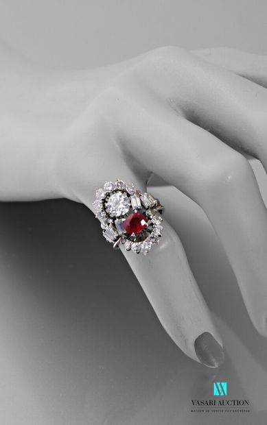 null 850 thousandth platinum ring set with a red stone and brilliant-cut and baguette-cut...