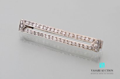 null Barrette brooch in 750 thousandths white gold and platinum, rectangular shape...