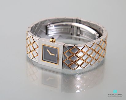 null Chanel, montre bracelet de dame en acier et acier doré, boitier carré, cadran...