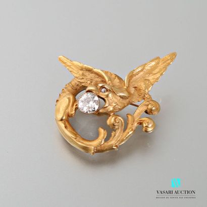 null Chimera pendant brooch in cast and chased 750 thousandths yellow gold, holding...