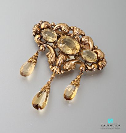 null 19th century brooch in 750 thousandths yellow gold, stamped and chased with...