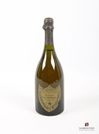 null 1 bottle Champagne DOM PÉRIGNON 1973
	Et. a little faded and chipped. Perfect...