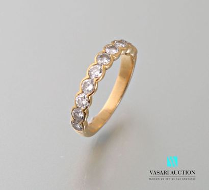 null Half-ring in 750 thousandths yellow gold set with ten diamonds weighing approx....