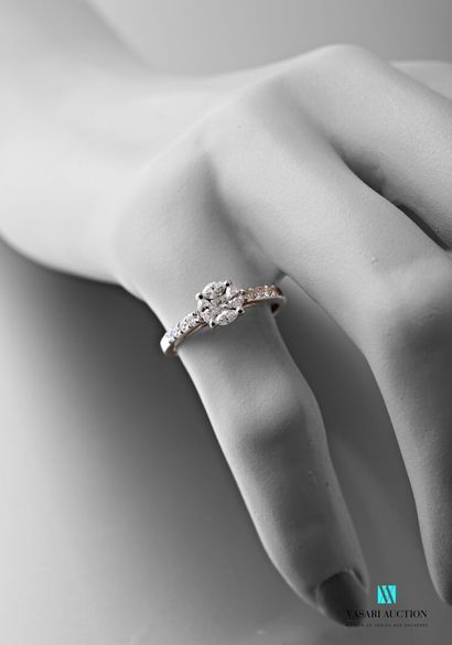 null Ring in 750 thousandths white gold set with a central princess-cut diamond surrounded...