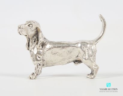 null Sujet en argent 925 millièmes figurant un basset
Poids : 98,39 g - Haut. : 4...