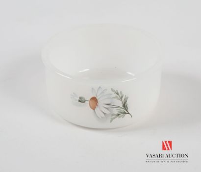 null Cinq coupelles à glace en verre opalin à décor imprimé de fleurs 
Marqués Arcopal...