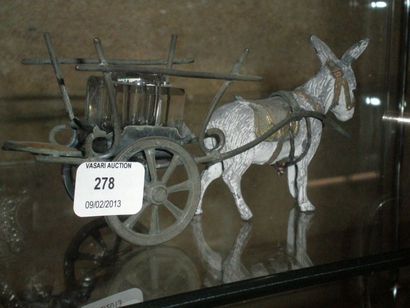 null Encrier en cristal posant sur une charrette tiré par un âne en bronze de Vienne.
(manque...