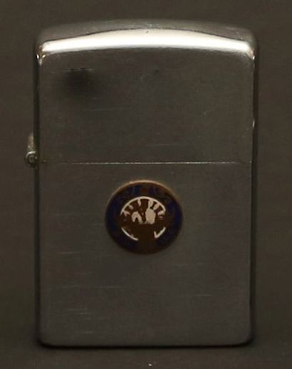 null ZIPPO 
Briquet orné d'une Tête de cerf entouré de BPOE de 1950