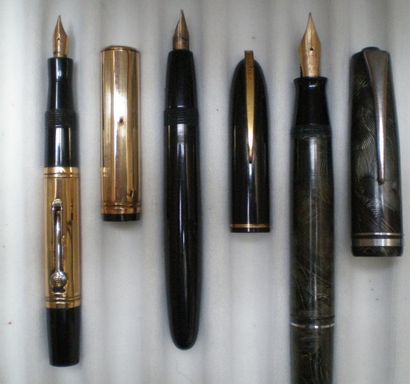 null Lot de trois stylos plume l'un de marque WATERMAN et les autres sans marque...
