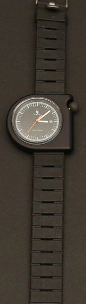 null LIP (R. Tallon Mach 2000), vers 1975
Montre Roger Tallon à boîtier asymétrique...