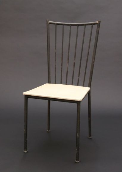 null GUEDEN Colette (1905 - 2000)
Suite de six chaises à structure tubulaire en fer...