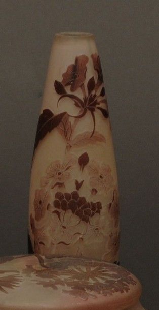 null GALLE Emile (1846 - 1904) - NANCY
Vase soliflore de forme fuselée à décor de...