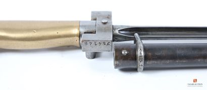 null Lebel model 1886 M15 saber-bayonet, 51.8 cm punched cruciform blade, stamped...