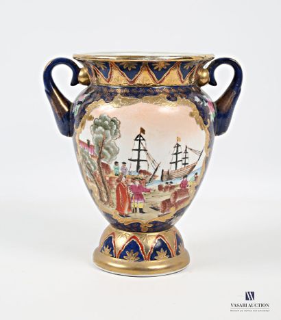 ASIE
Vase de forme balustre en porcelaine...