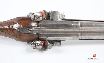 null Pair of venerie pistols, 16 cm long round barrels, flintlock locks signed "Pierre...